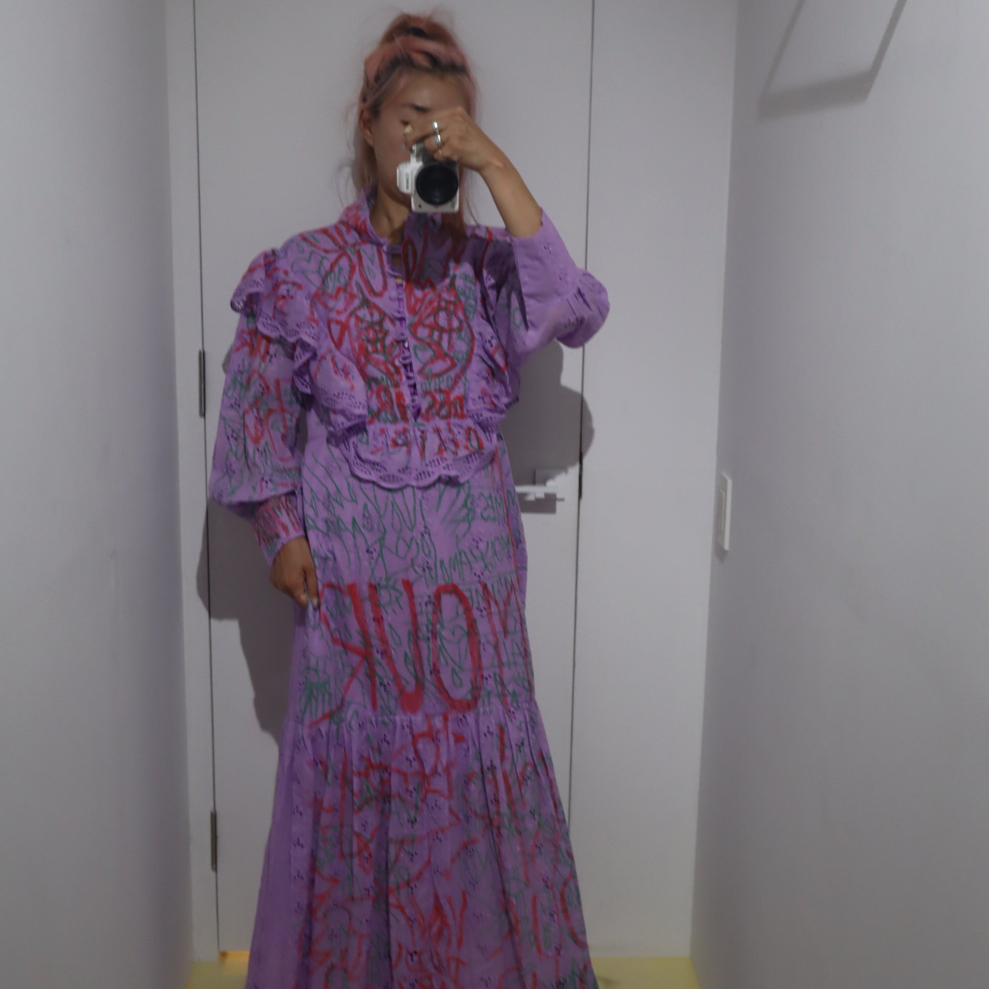お値下げ　gigina購入　vavadudu 未使用サテン地のワンピース VAVA DUDU PAINTED DRESS – GIGINA