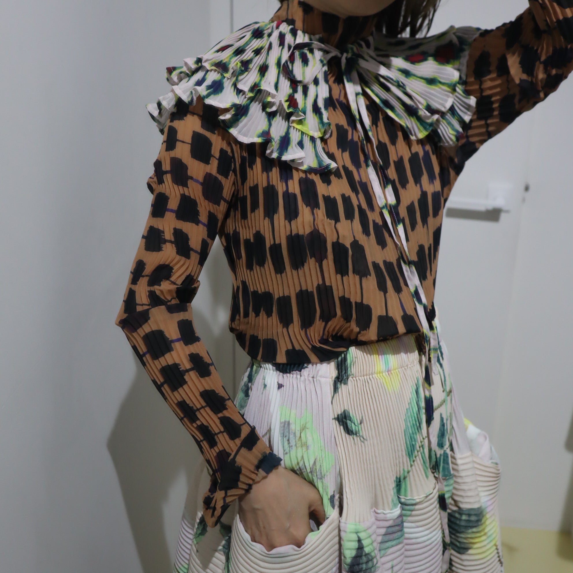 JULIA HEUER LEE PLEATED TOP IN MIA – GIGINA