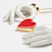 ANDRESGALLARDO HEART COUPLE HANDS NECKLACE