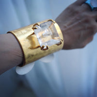 IMAGO ALUMINUM BANGLE QUARTZ-IN-QUAERTZ