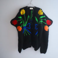 SOFIO GONGLI FLOWER KNIT CARDIGAN "G"