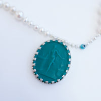 GERALDINE FENN CAMEO ANDPEARL NECKLACE