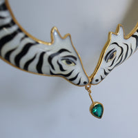 SOFIO GONGLI ZEBRA NECKLACE