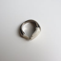 ANDRESGALLARDO HAND GRAB RING
