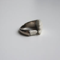 ANDRESGALLARDO HAND GRAB RING