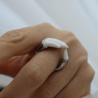 ANDRESGALLARDO HAND GRAB RING