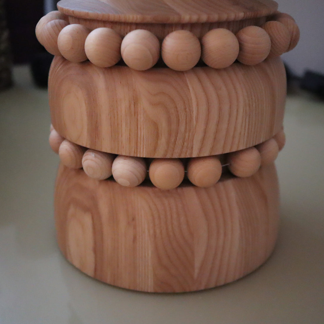 【受注生産】
GIGINA FURNITURE  SCULPTED TURNED WOOD SIDE TABLE