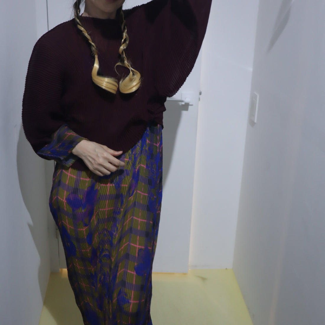JULIA HEUER  RANA HANDPLEATED TOP IN BURGUNDY