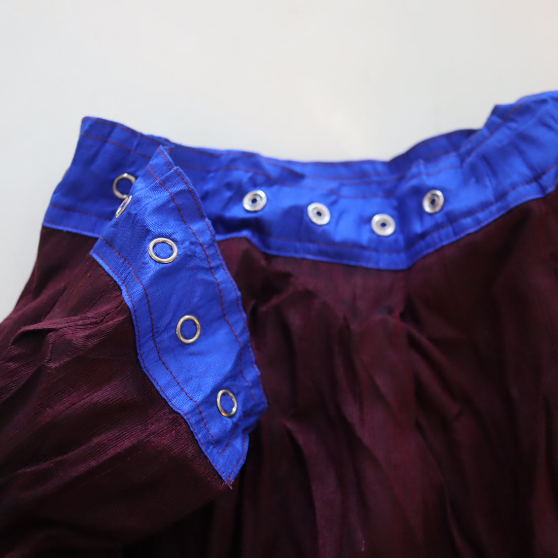 NONG RAK  WRAP SNAP PLEATED CONTRAST SKIRT