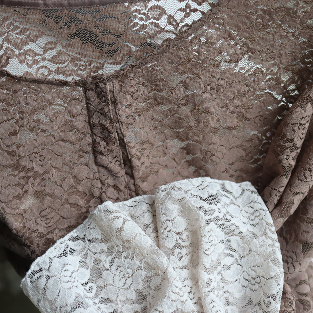 ANIGIG  BELL SLEEVE LACE HENLEY TOP