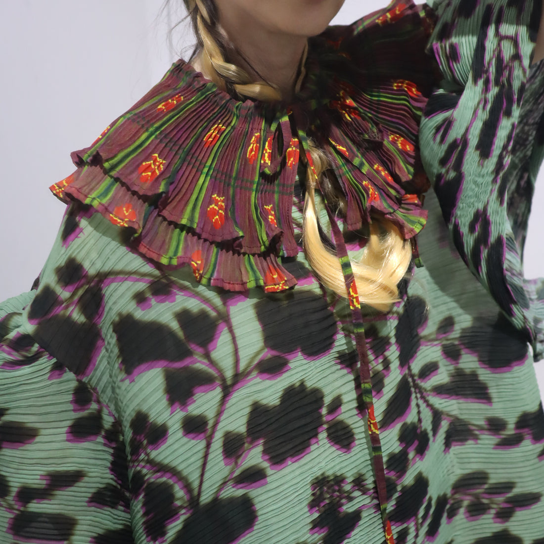 JULIA HEUER  WINNIE PLEATED COLLAR IN EARTHY ROMAN