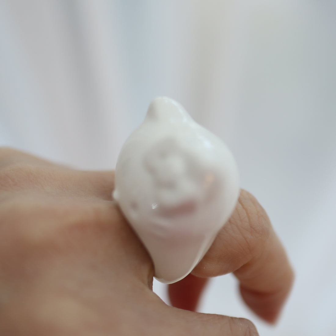 ANDRESGALLARDO  HELLO KITTY PORCELAIN RING