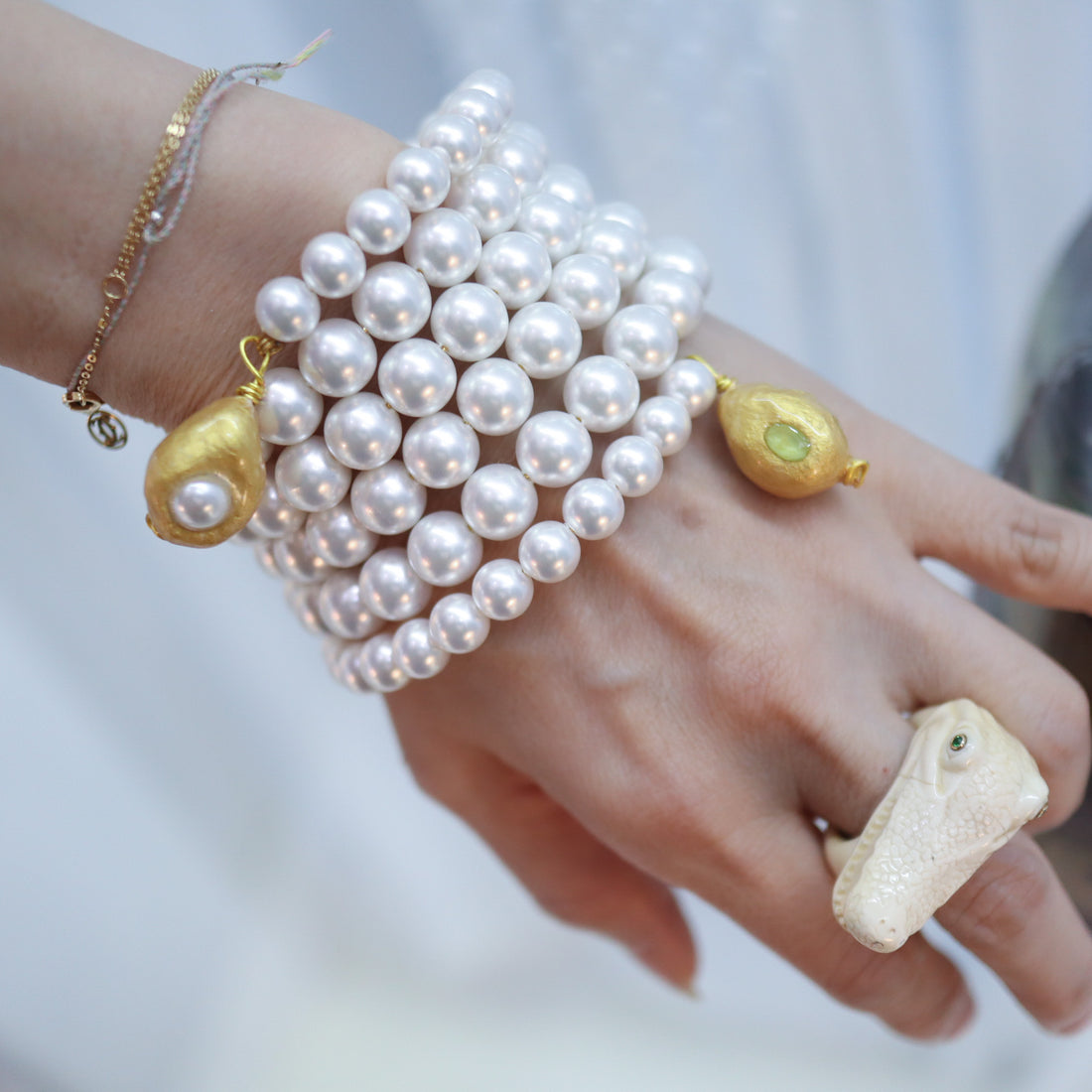 ANIGIG  PEARL WHIRL BANGLE SHORT