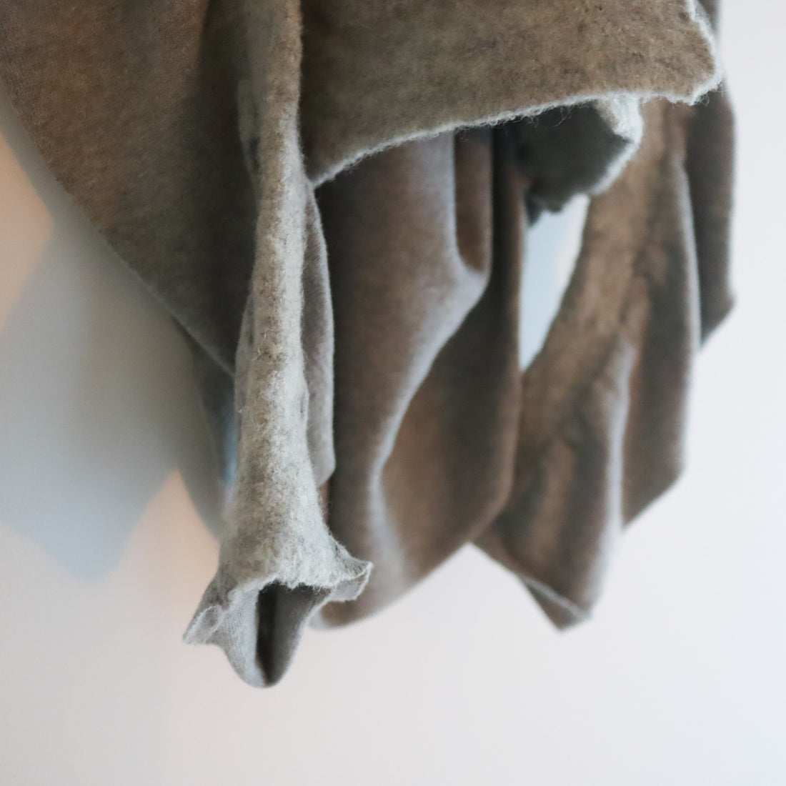 PILLINGS  UNCHBACK CARDIGAN