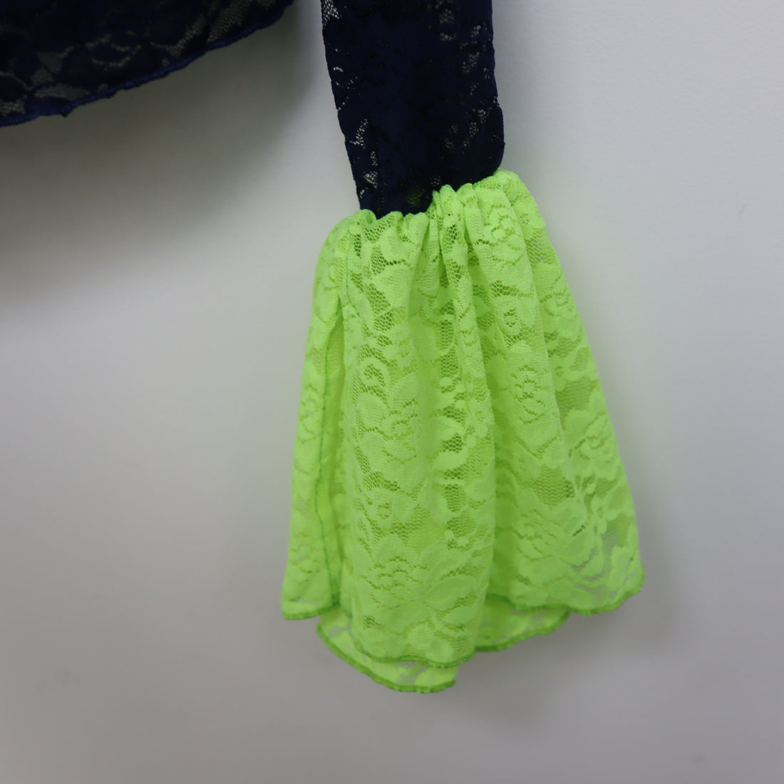 ANIGIG  BELL SLEEVE LACE HENLEY TOP