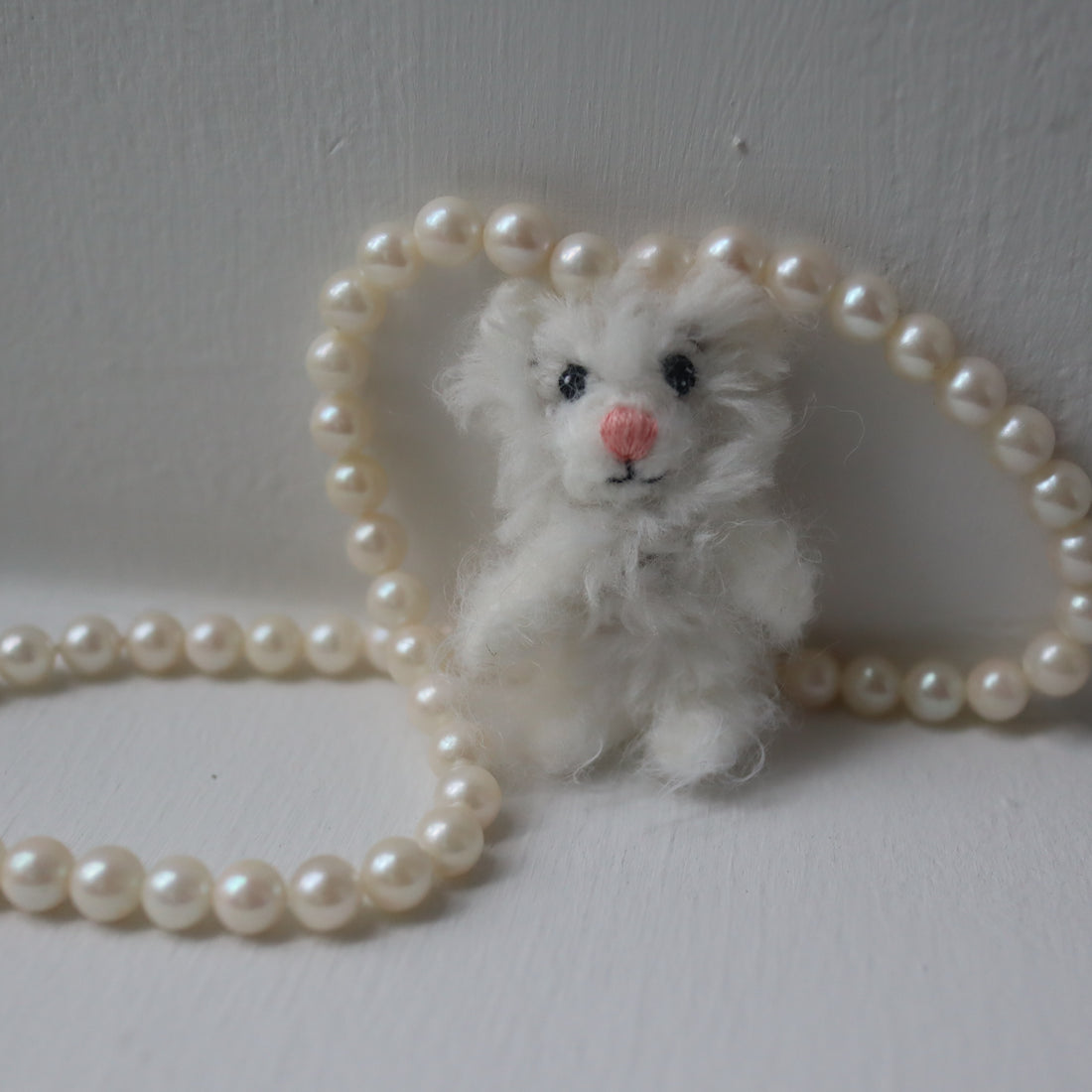 MINITURE FLUFFY BEAR ”WHITE”