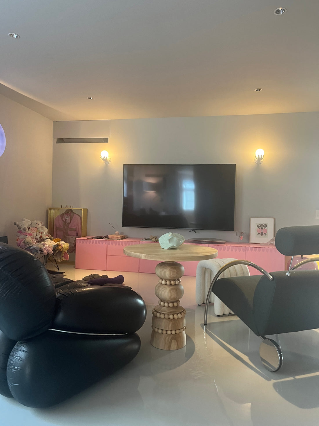 【受注生産】
GIGINA FURNITURE  SCULPTED TURNED WOOD SIDE TABLE