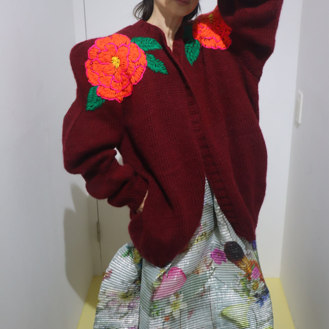 SOFIO GONGLI  FLOWER KNIT CARDIGAN "M"
