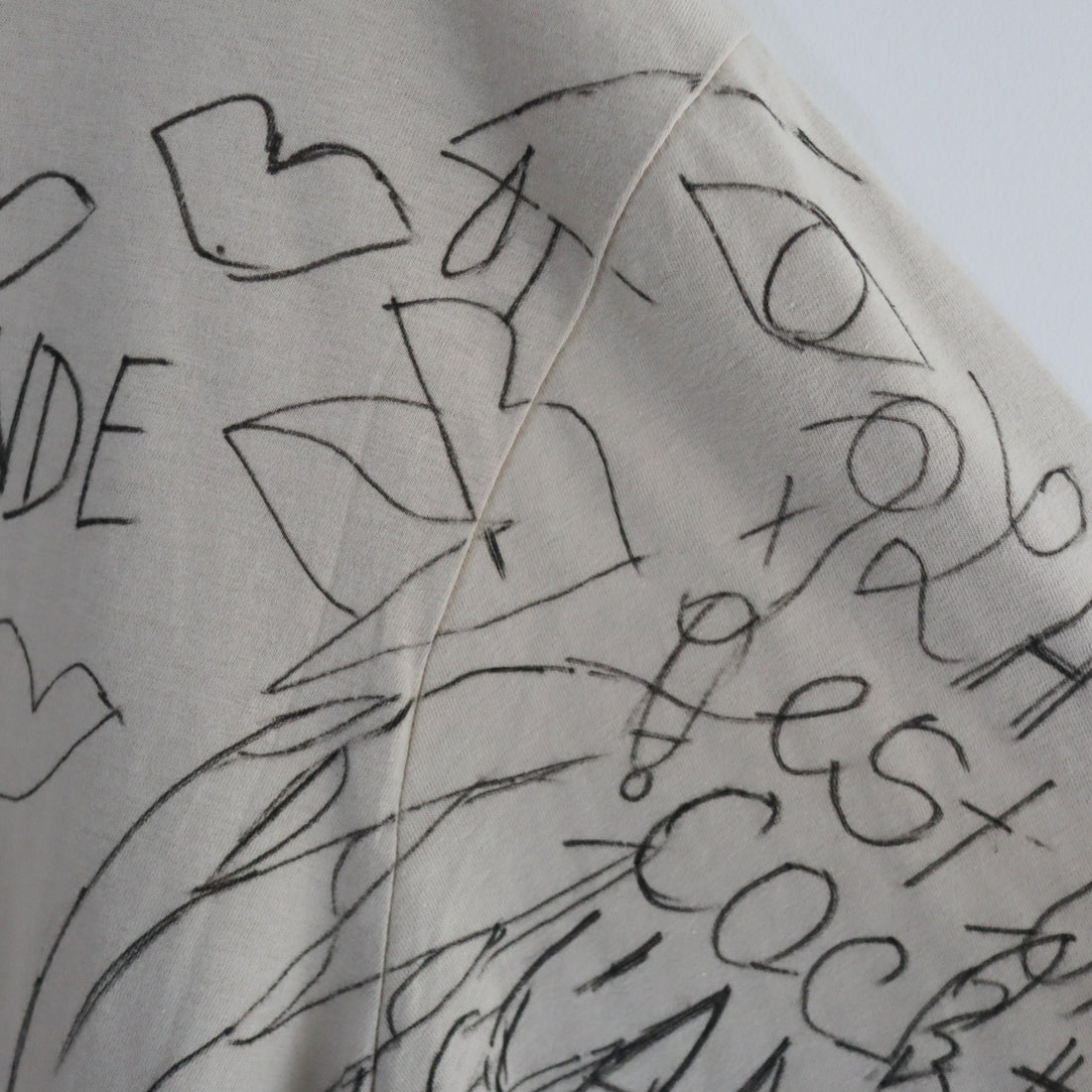 VAVA DUDU  PAINTED T-SHIRTS “U”