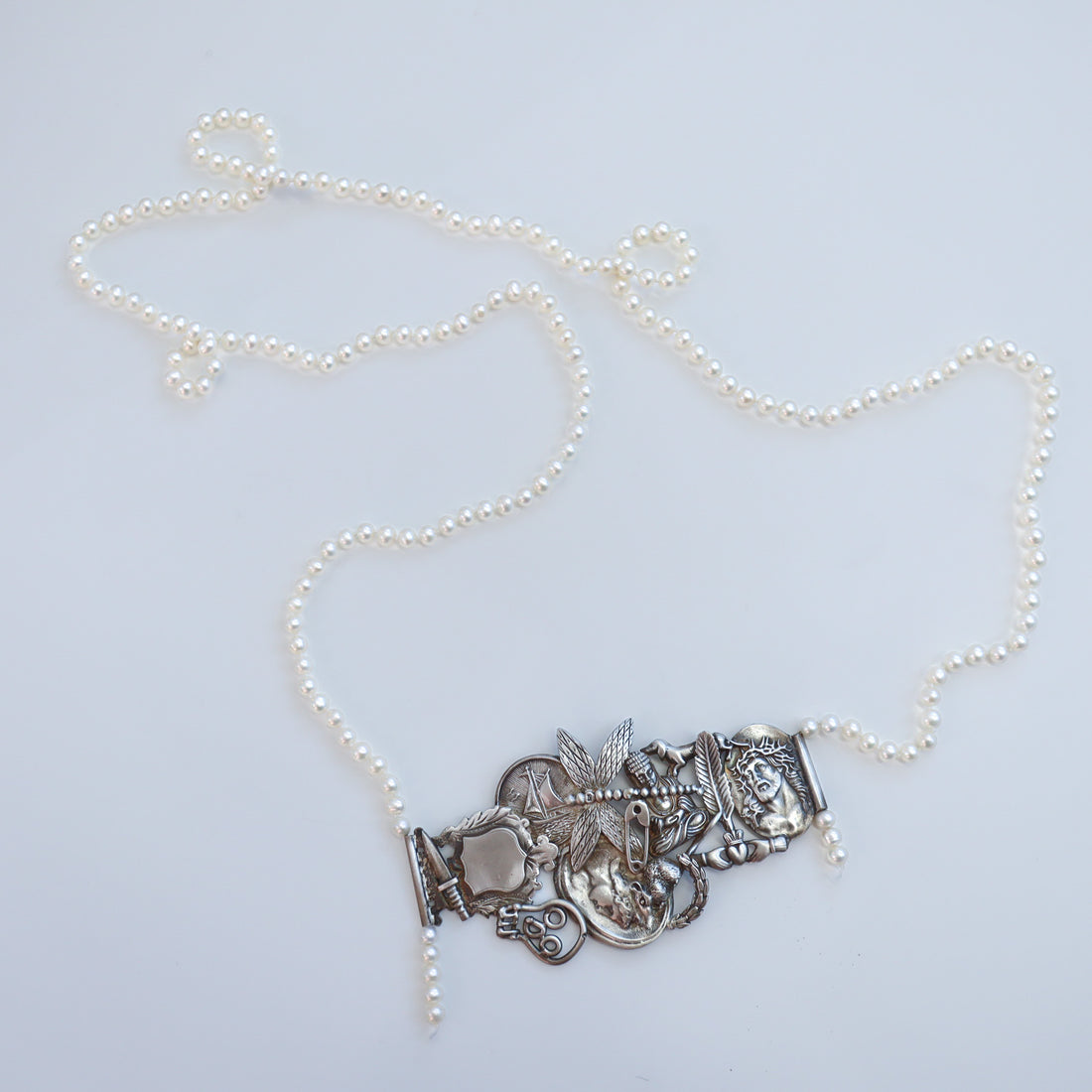 GERALDINE FENN  SILVER ON PEARLS NECKLACE