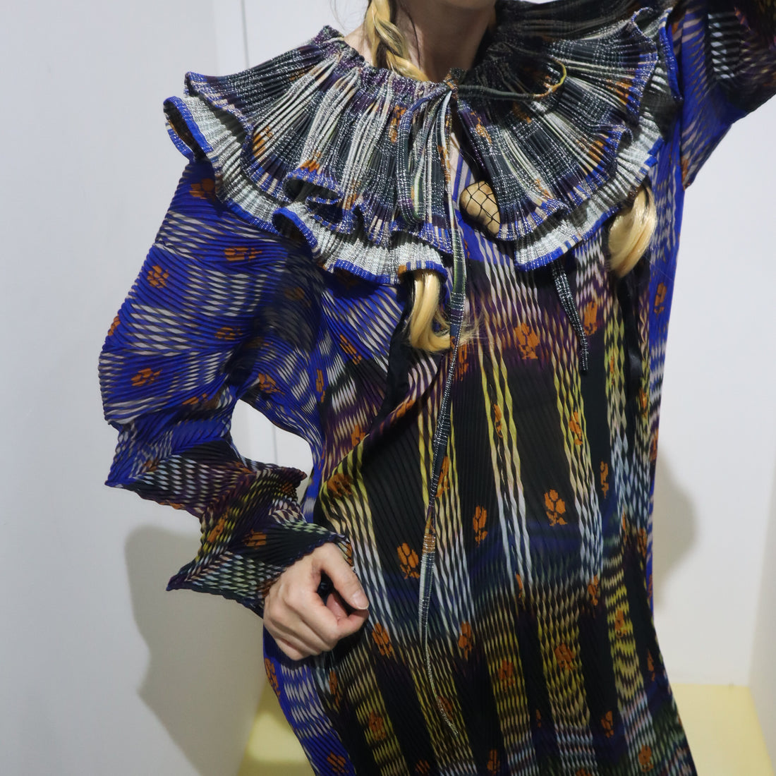 JULIA HEUER  WINNIE PLEATED COLLAR IN HELGE