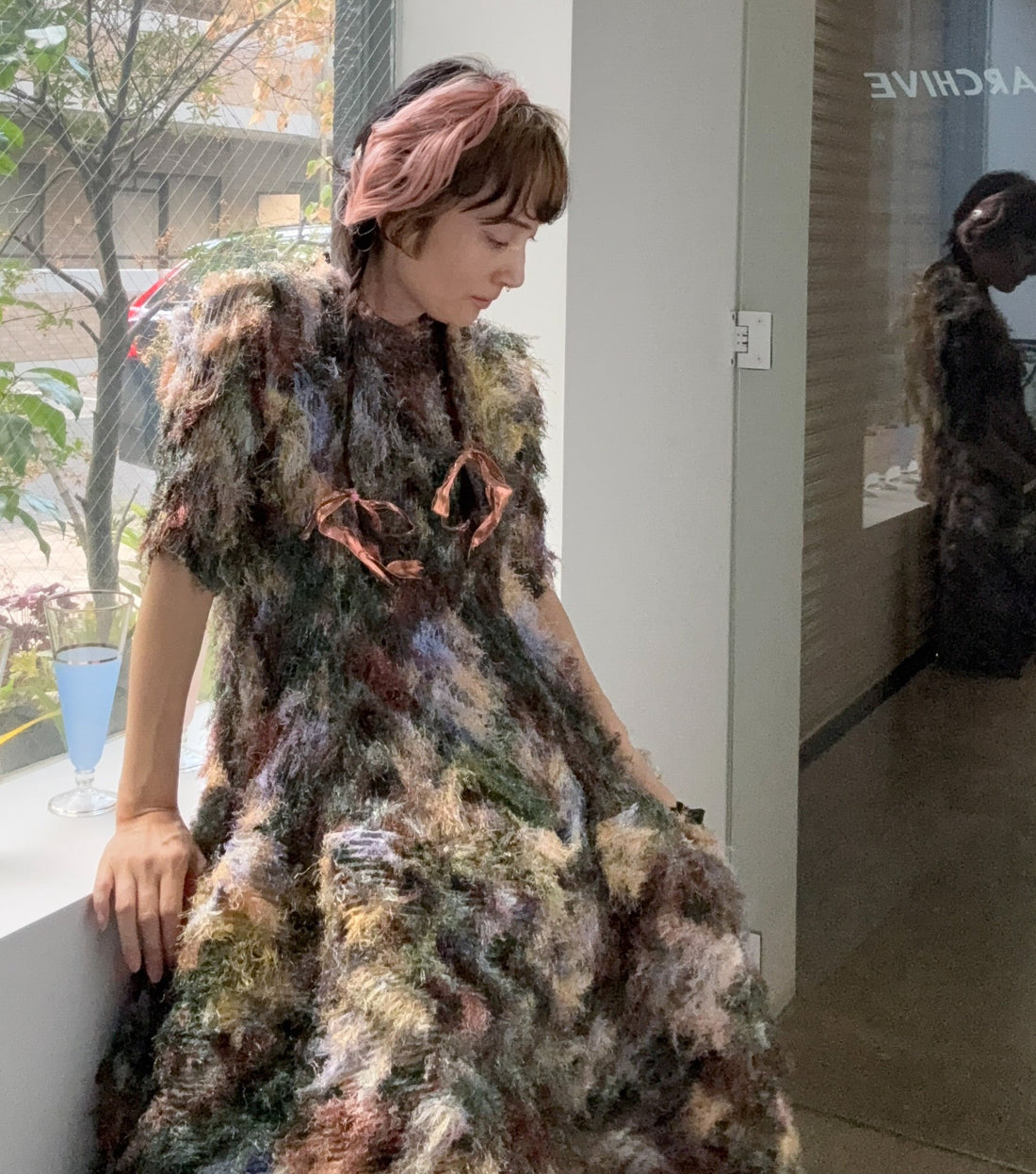 ＜EXCLUSIVE＞JULIA HEUER  KNOX PLEATED FURRY DRESS IN AMBER INGRID