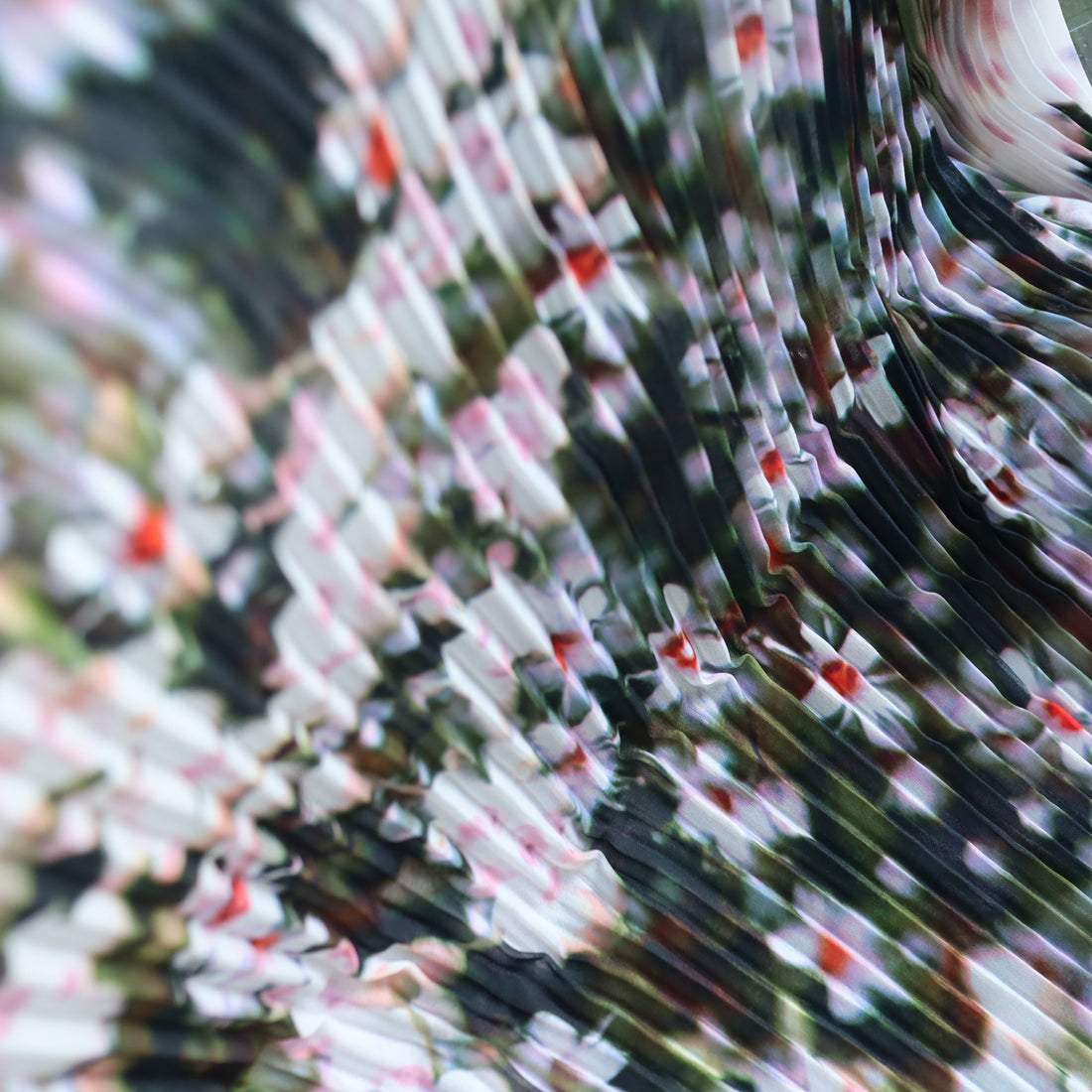 JULIA HEUER  LEE PLEATED TOP IN HOLLE