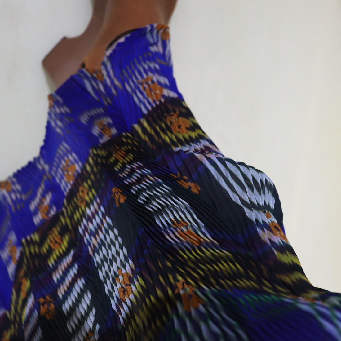 JULIA HEUER  SUE HANDPLEATED KAFTAN IN DARK HELGE