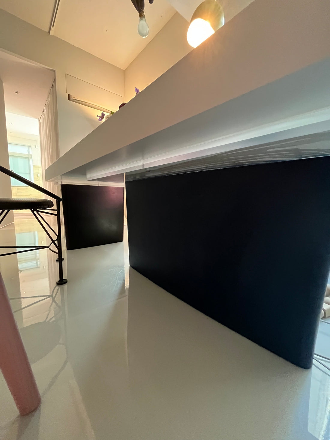 【受注生産】
GIGINA FURNITURE  PLINTH TABLE