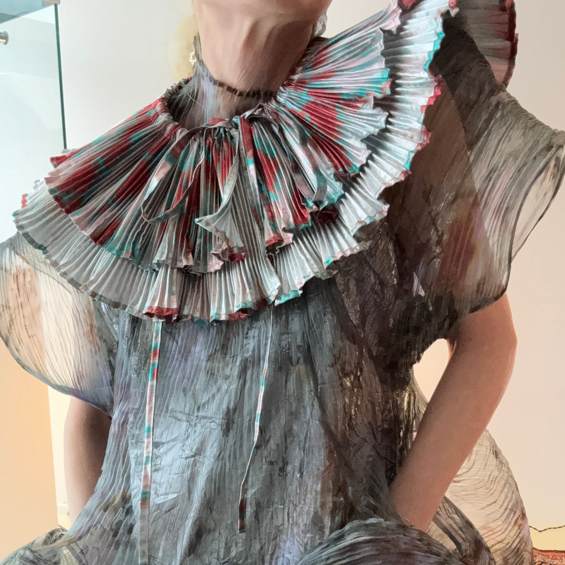 ＜EXCLUSIVE＞JULIA HEUER  WINNE PLEATED COLLAR GALLIA