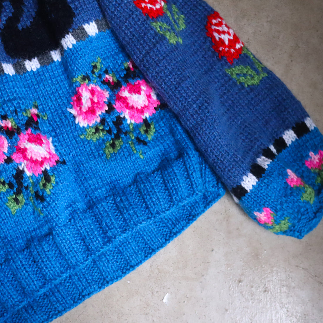 SOFIO GONGLI  FLOWER KNIT  "D"