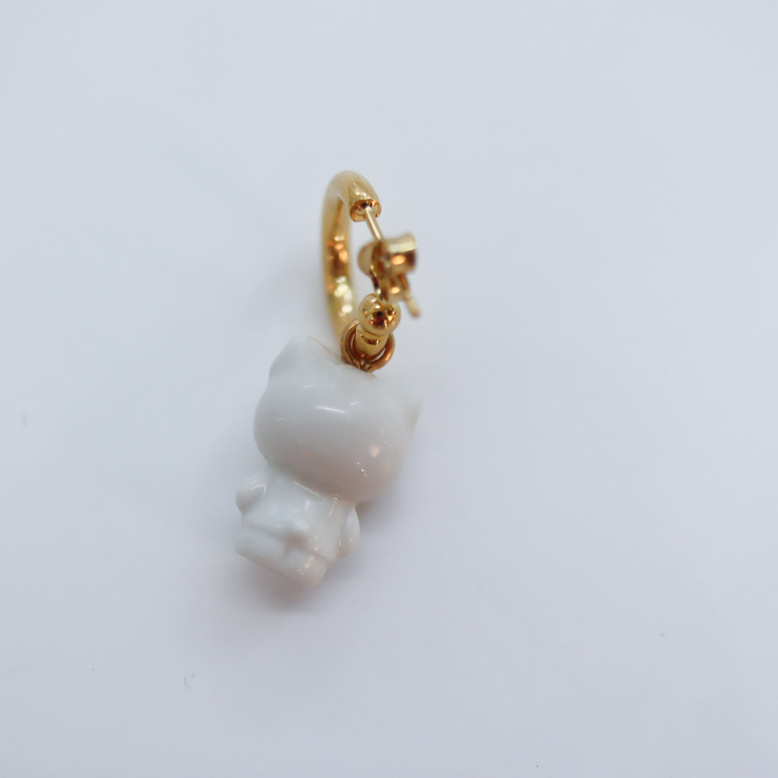 ANDRESGALLARDO  HELLO KITTY SINGLE HOOP EARRING