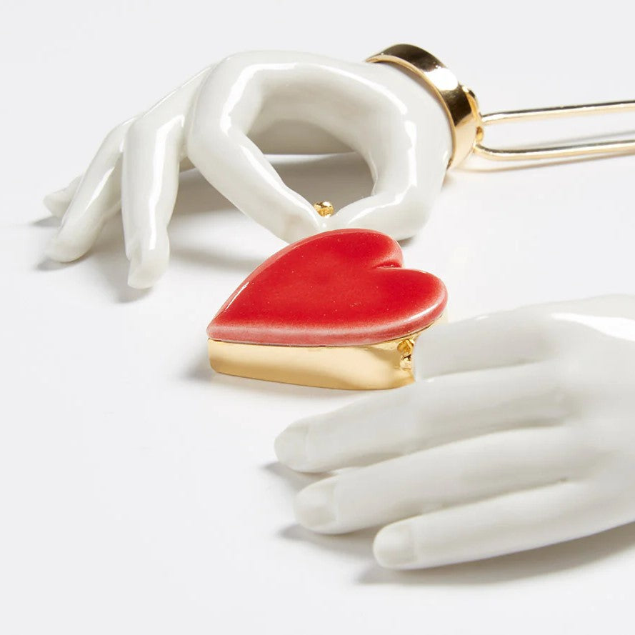 ANDRESGALLARDO  HEART COUPLE HANDS NECKLACE