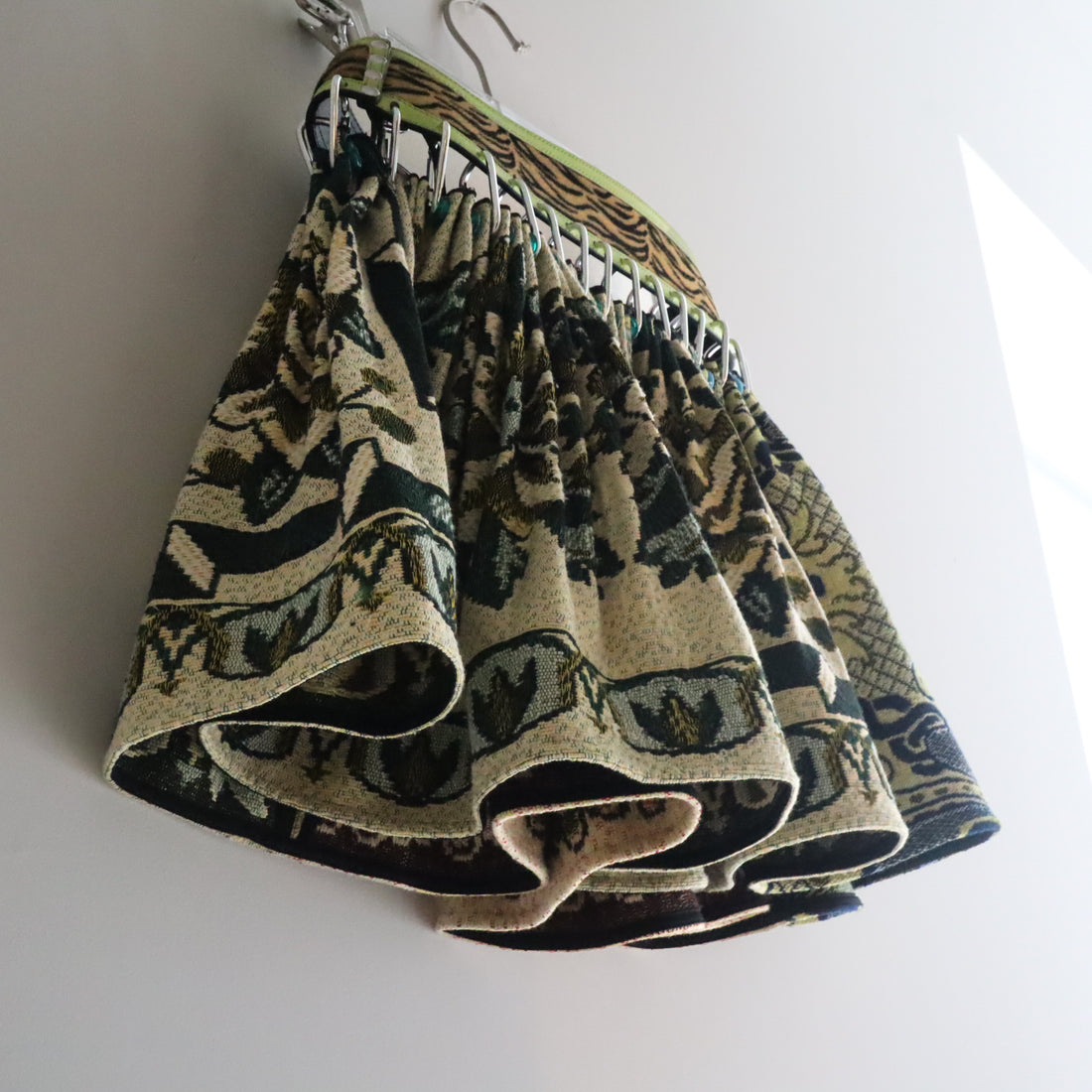 CHOPOVA LOWENA  BIANKET MINI CARABINER SKIRT