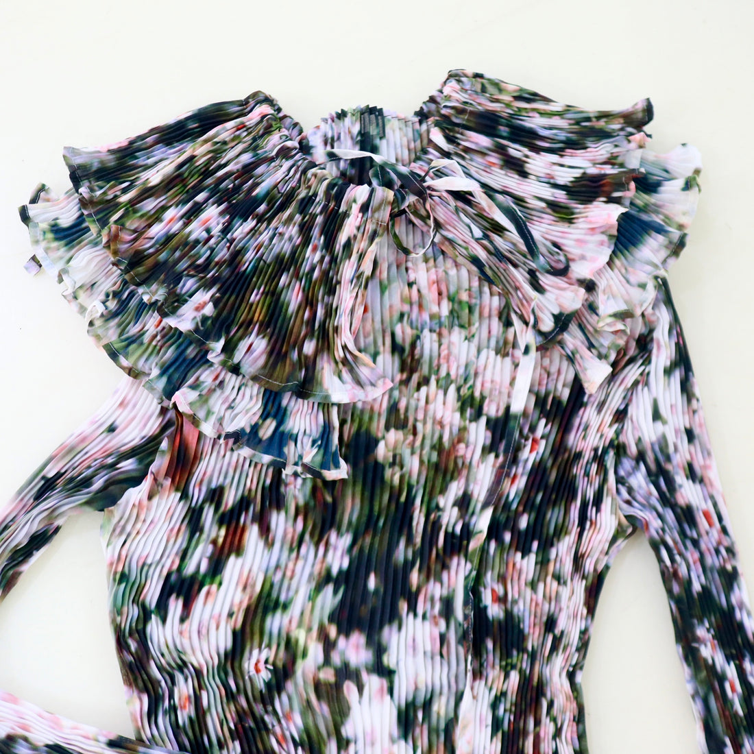 JULIA HEUER  WINNE PLEATED COLLAR IN HOLLE