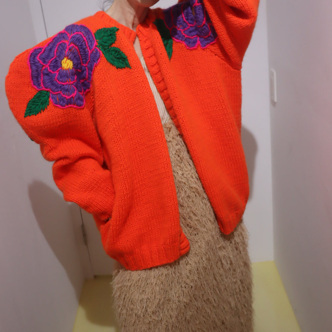 SOFIO GONGLI  FLOWER KNIT CARDIGAN "E"