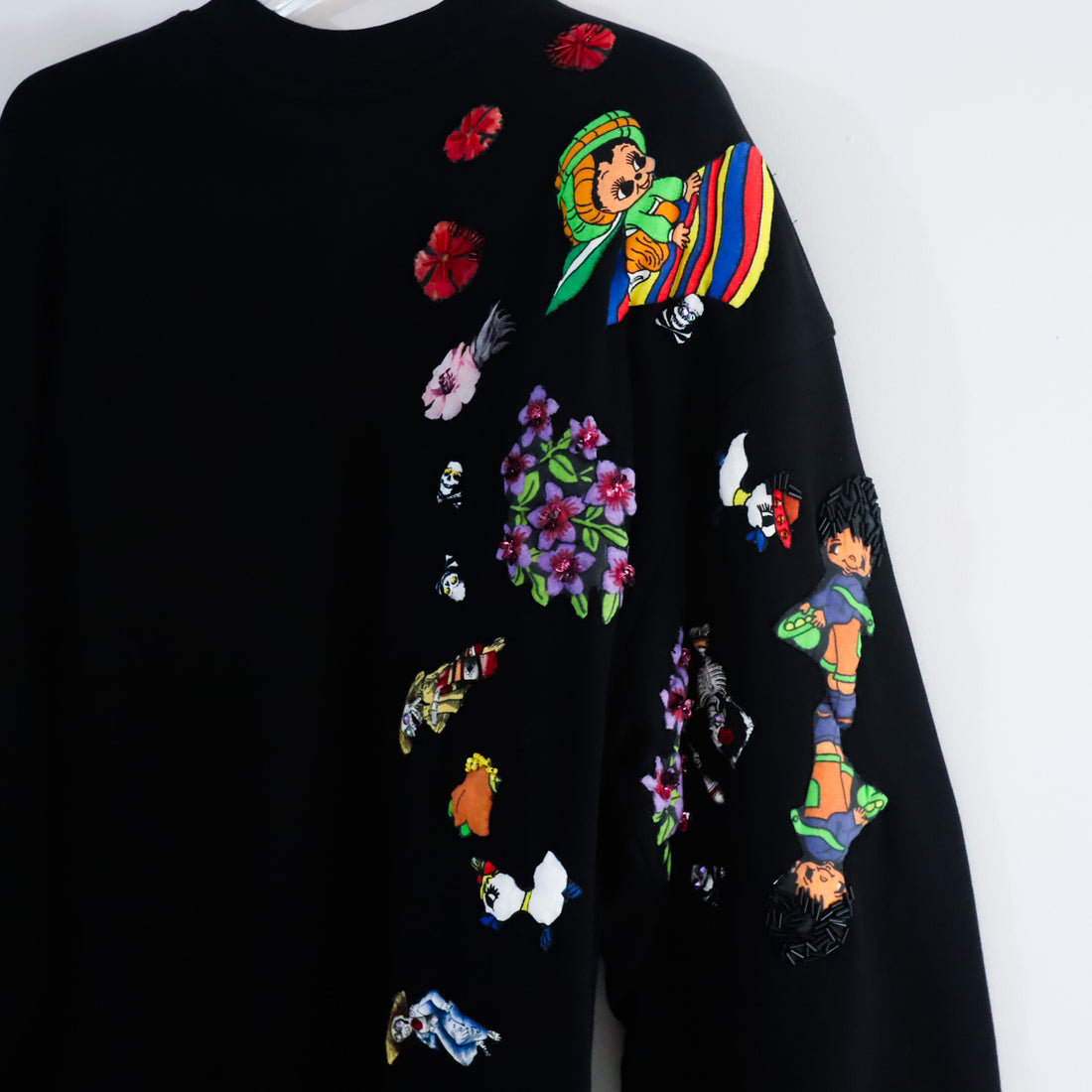 LOU DE BÈTOLY  EMBROIDERED SWEATSHIRT