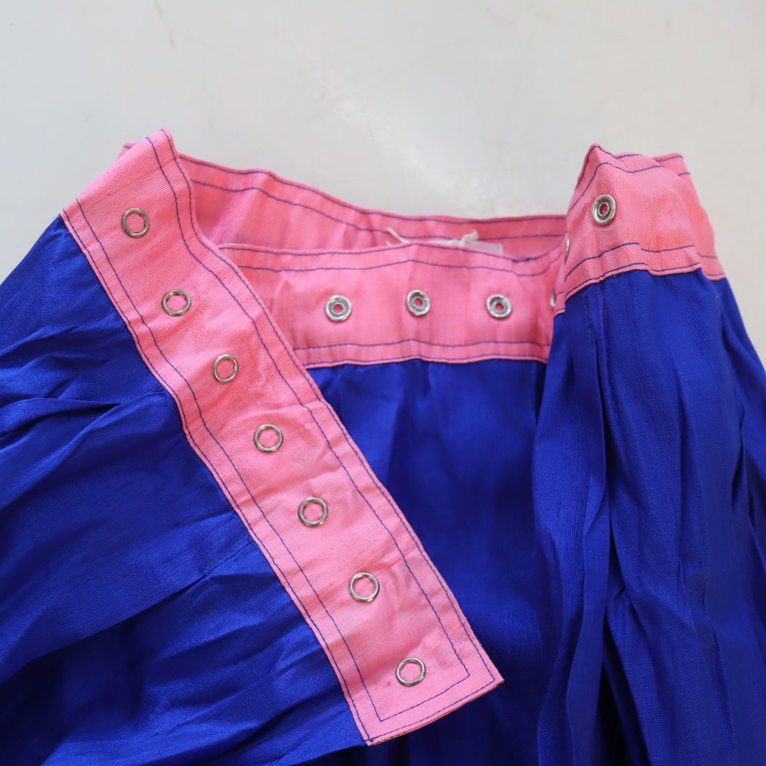 NONG RAK  WRAP SNAP PLEATED CONTRAST SKIRT