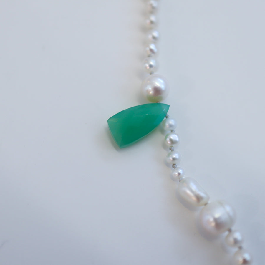 GERALDINE FENNCAMEO ANDPEARL NECKLACE