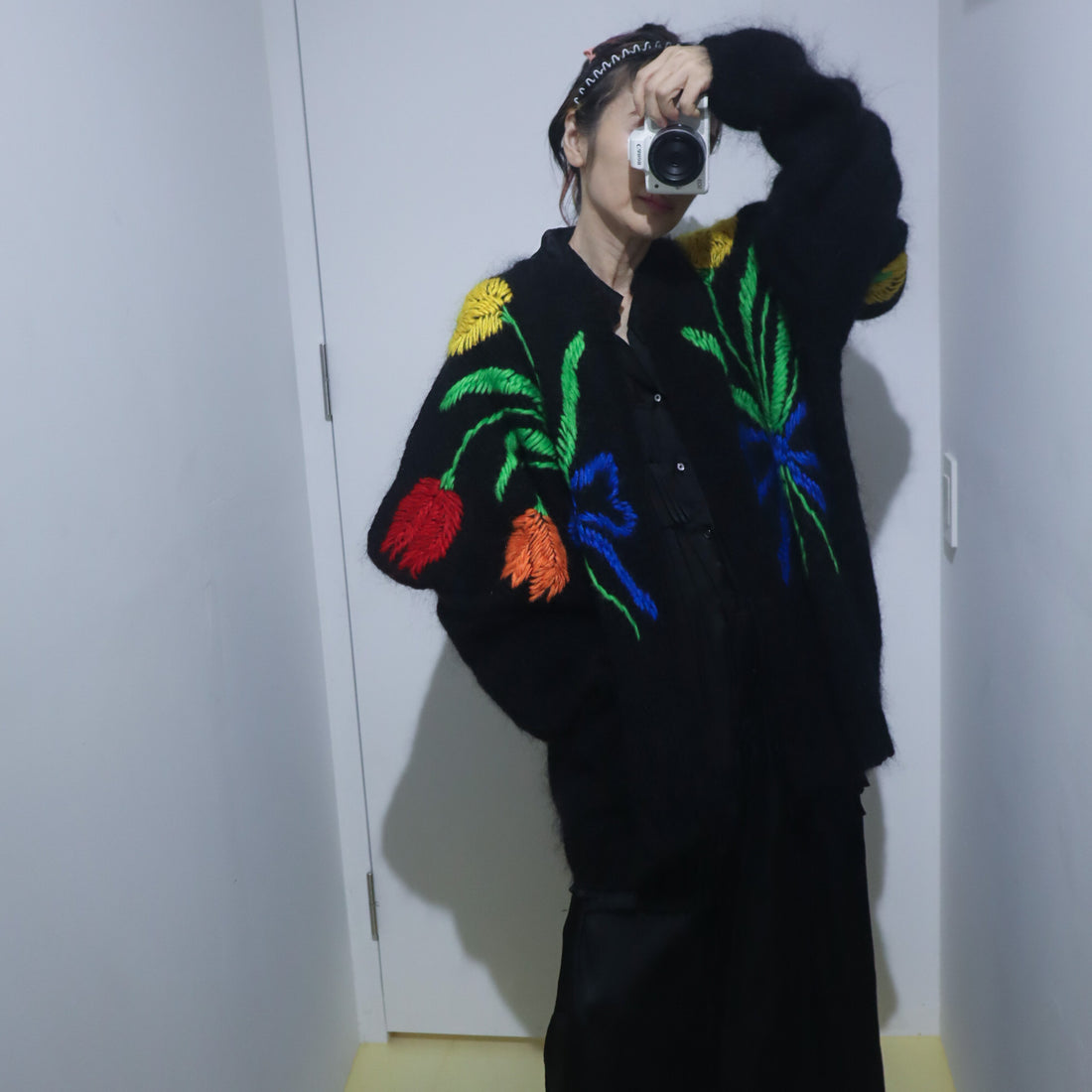 SOFIO GONGLI  FLOWER KNIT CARDIGAN "G"