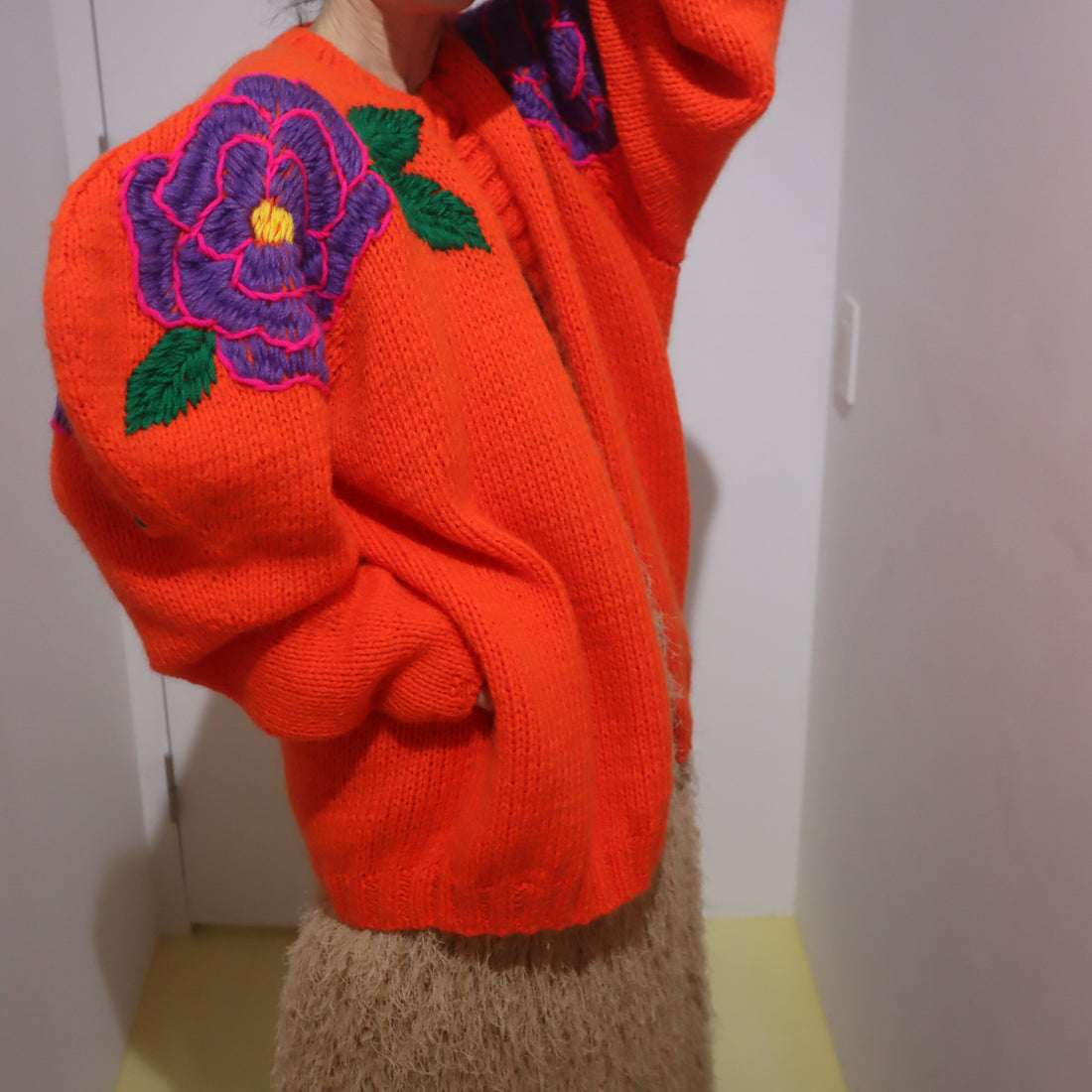 SOFIO GONGLI  FLOWER KNIT CARDIGAN "E"