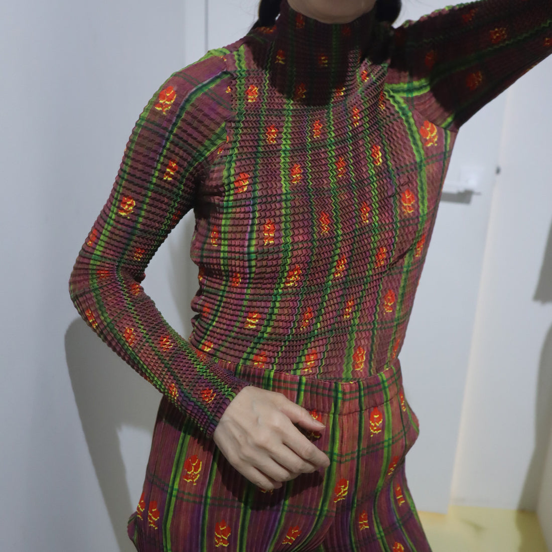 JULIA HEUER  SUSI CROSS PLEATED TOP IN EARTHY ROMAN