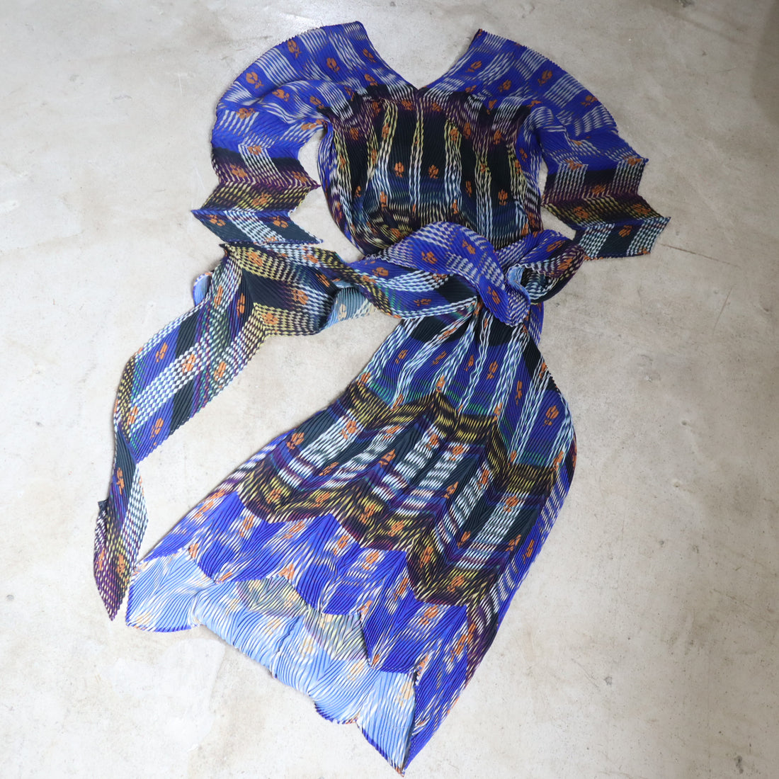 JULIA HEUER  SUE HANDPLEATED KAFTAN IN DARK HELGE