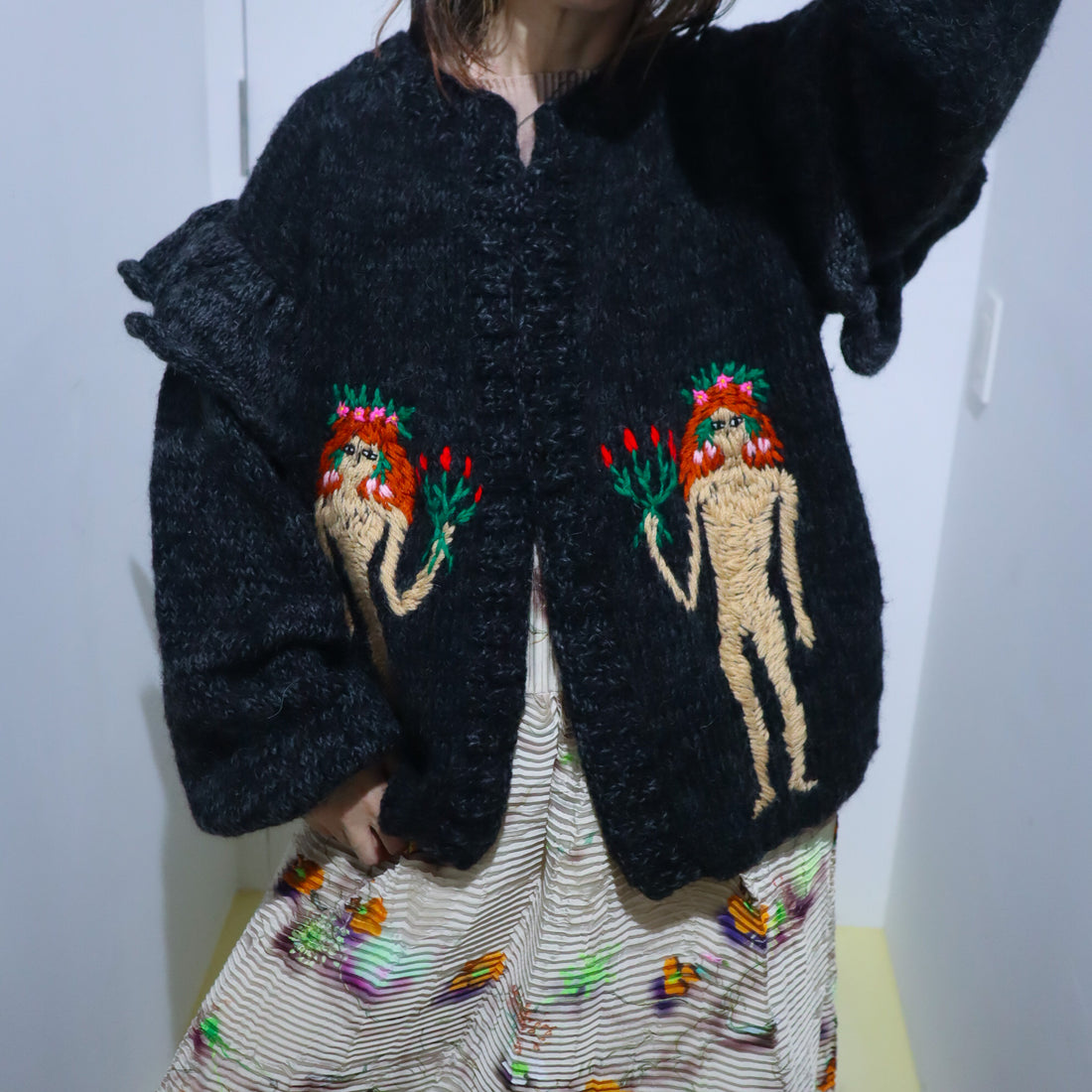 SOFIO GONGLI  FRILL KNIT CARDIGAN DARKGRAY