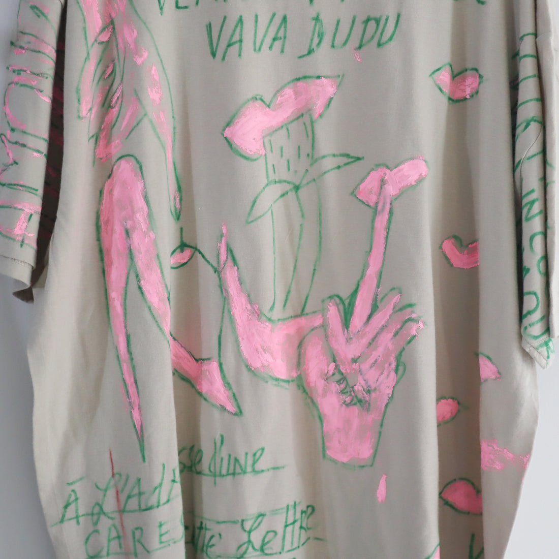 VAVA DUDU  PAINTED T-SHIRTS “V”