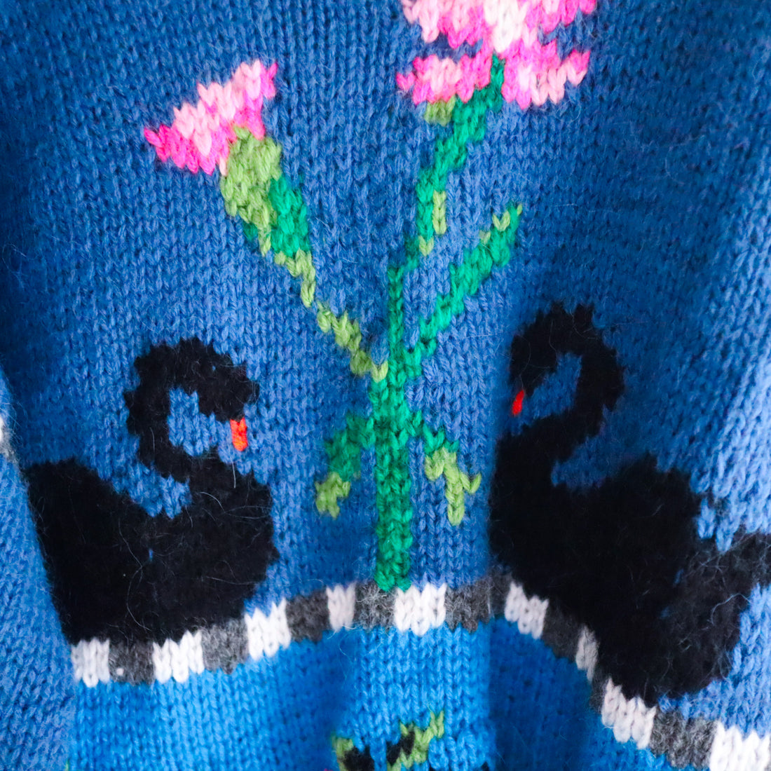 SOFIO GONGLI  FLOWER KNIT  "D"