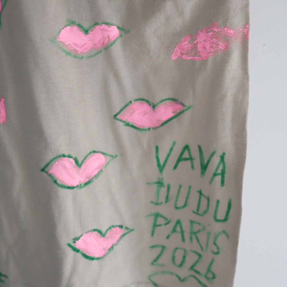VAVA DUDU  PAINTED T-SHIRTS “V”