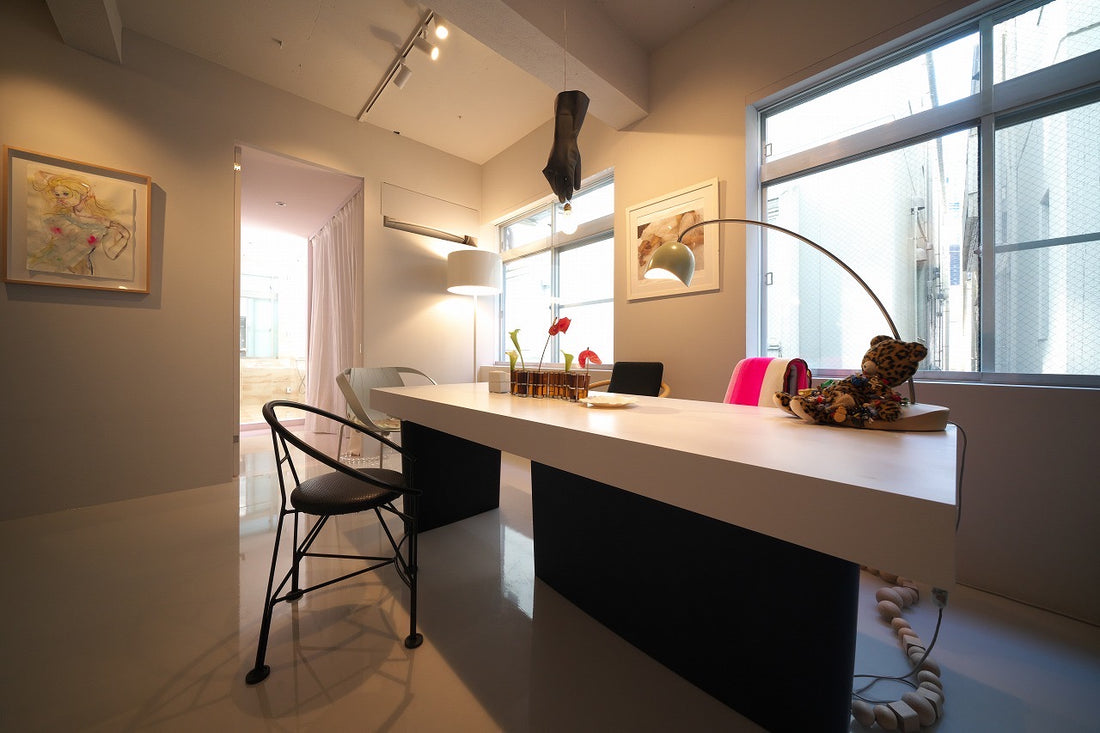 【受注生産】
GIGINA FURNITURE  PLINTH TABLE