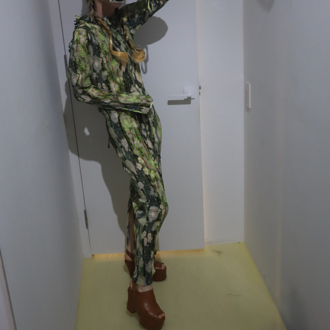 JULIA HEUER  HUXLEY SMOCK PLEATED DRESS IN BRUNO
