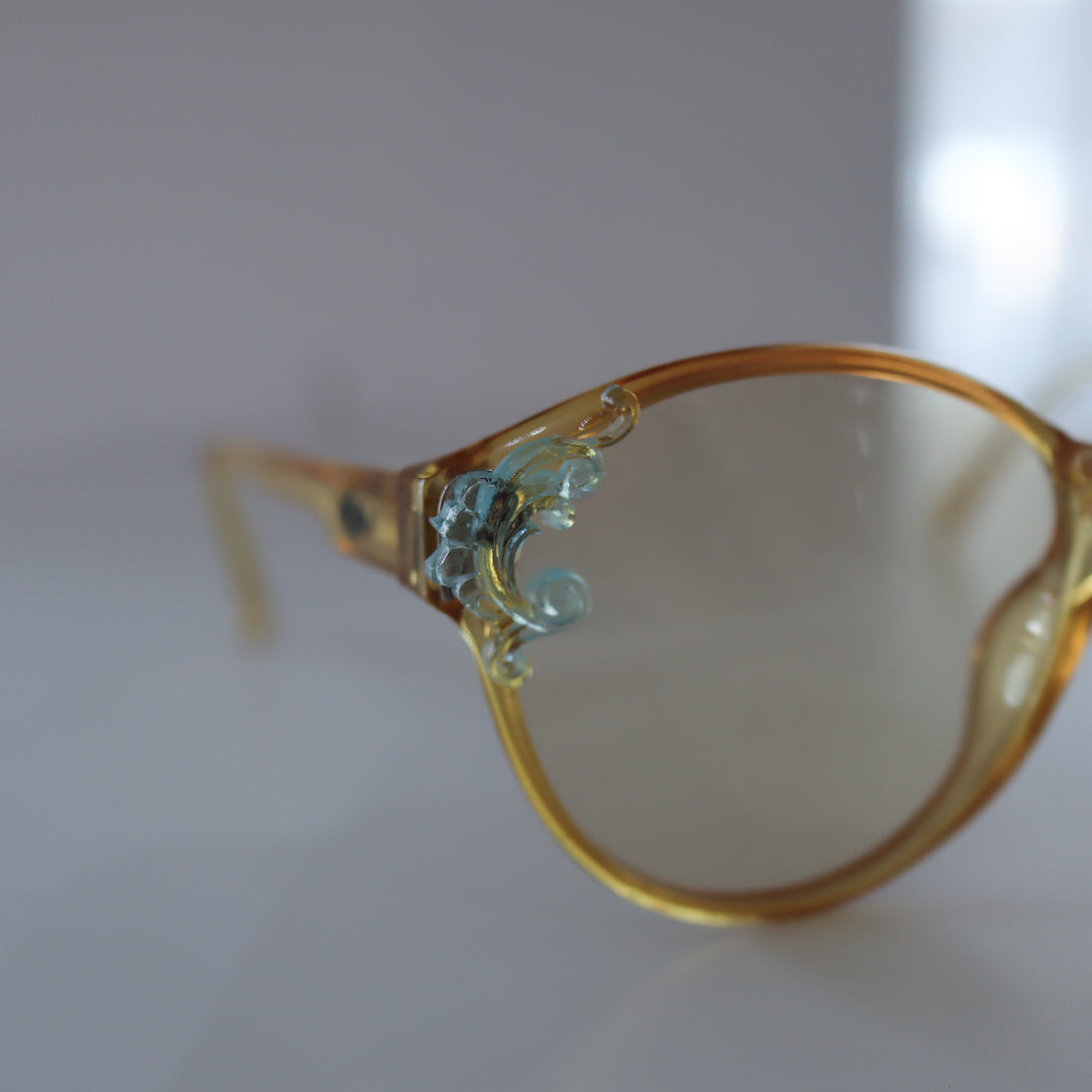 ANIGIG  MOLDING GLASSES CD